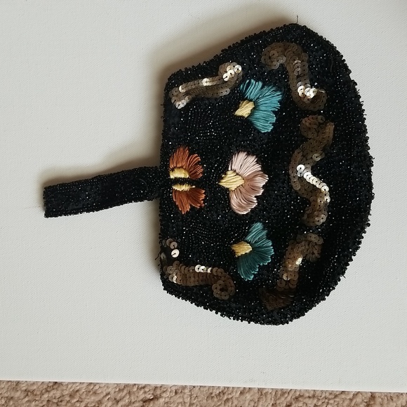 Vintage Black Beaded and Floral Embroidered Clutch Wrislet Purse - Picture 3 of 12
